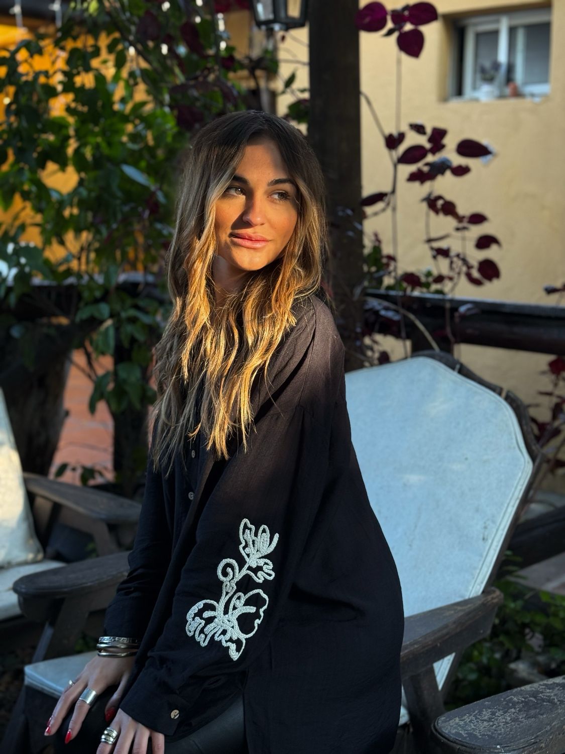 Camisa con bordado