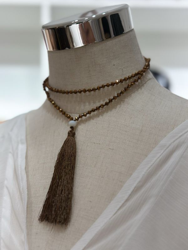 Collar con canutillos y fleco
