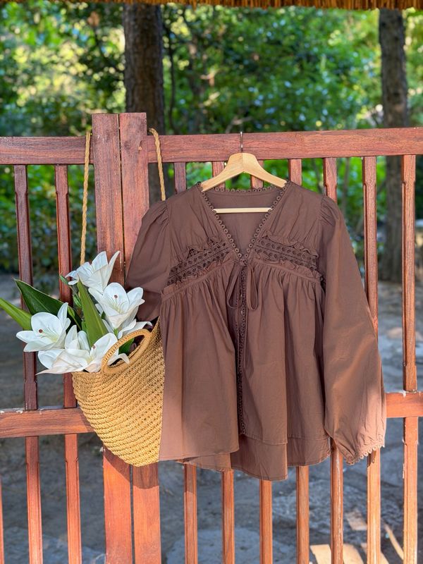 Camisa Serena con puntilla