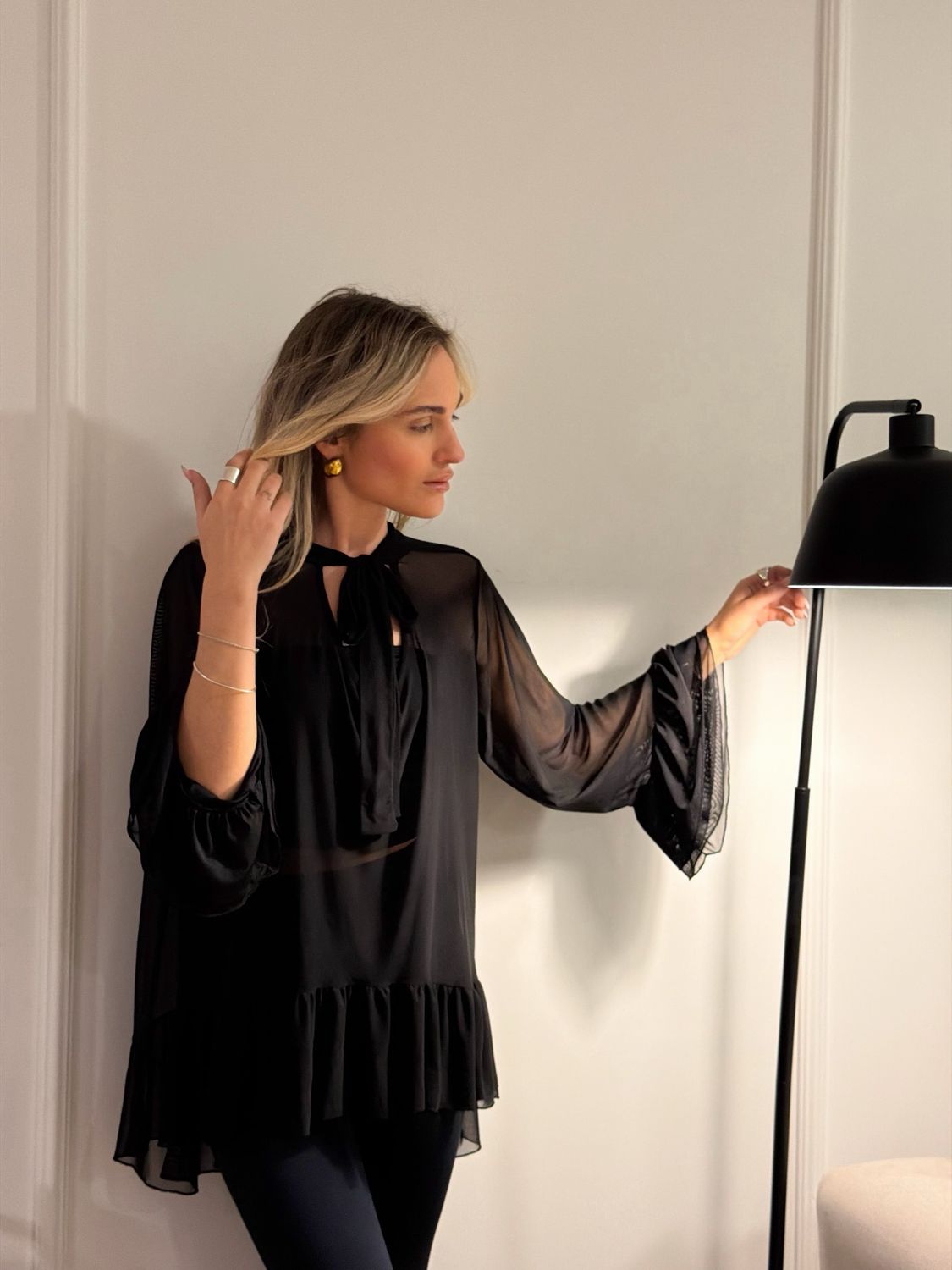 Blusa con transparencia con bando