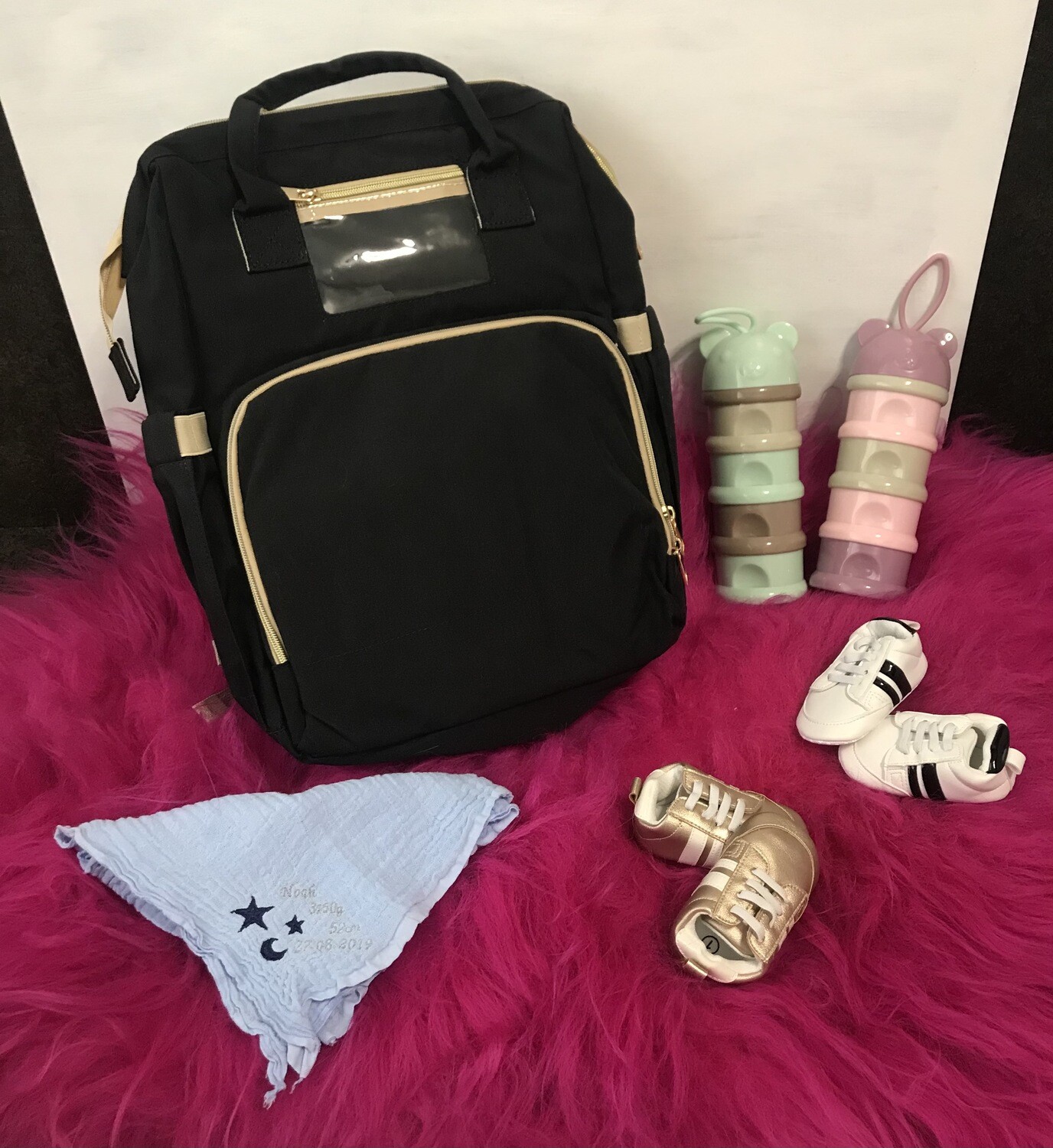 Multifunktionelle Windeltasche mit integriertem Reisebett schwarz