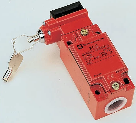 Telemecanique Sensors XCSC Safety Interlock Switch, 2NO/1NC, Keyed, Zinc Alloy