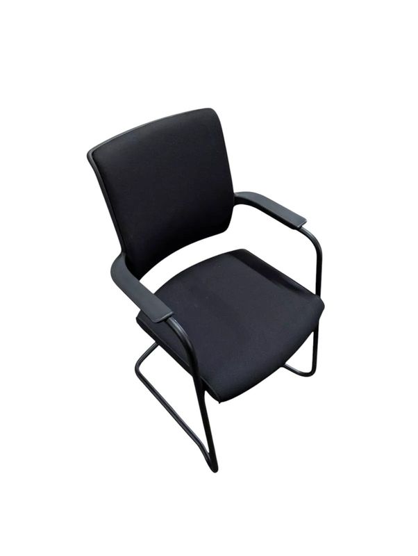 Interstuhl JOYCE IS3 cantilever chair JC501 (Black)