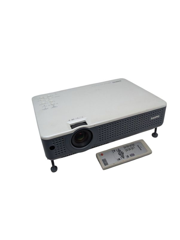 SANYO PLC-XU75 LCD Projector 2741 Lamp Hours