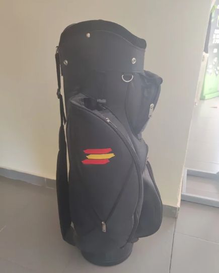 Bolsa de Golf casi nueva, con multiples separadores Bolsa de Golf casi nueva, con multiples separadores