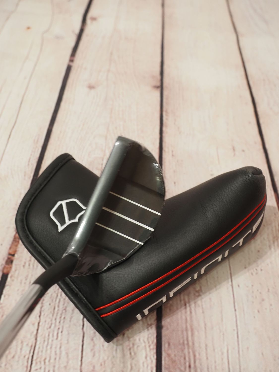 Wilson Infinite Grant Park Putter – Precisión y Control en el Green