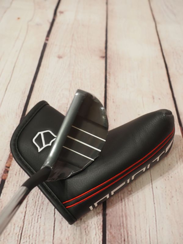 Wilson Infinite Grant Park Putter – Precisión y Control en el Green
