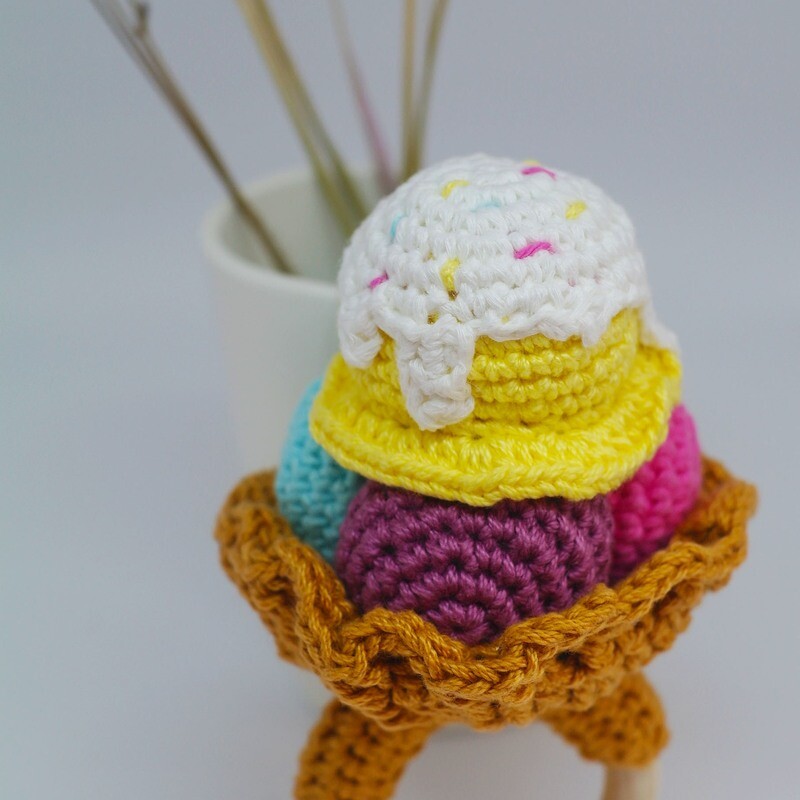The rainbow sundae [Pre-order