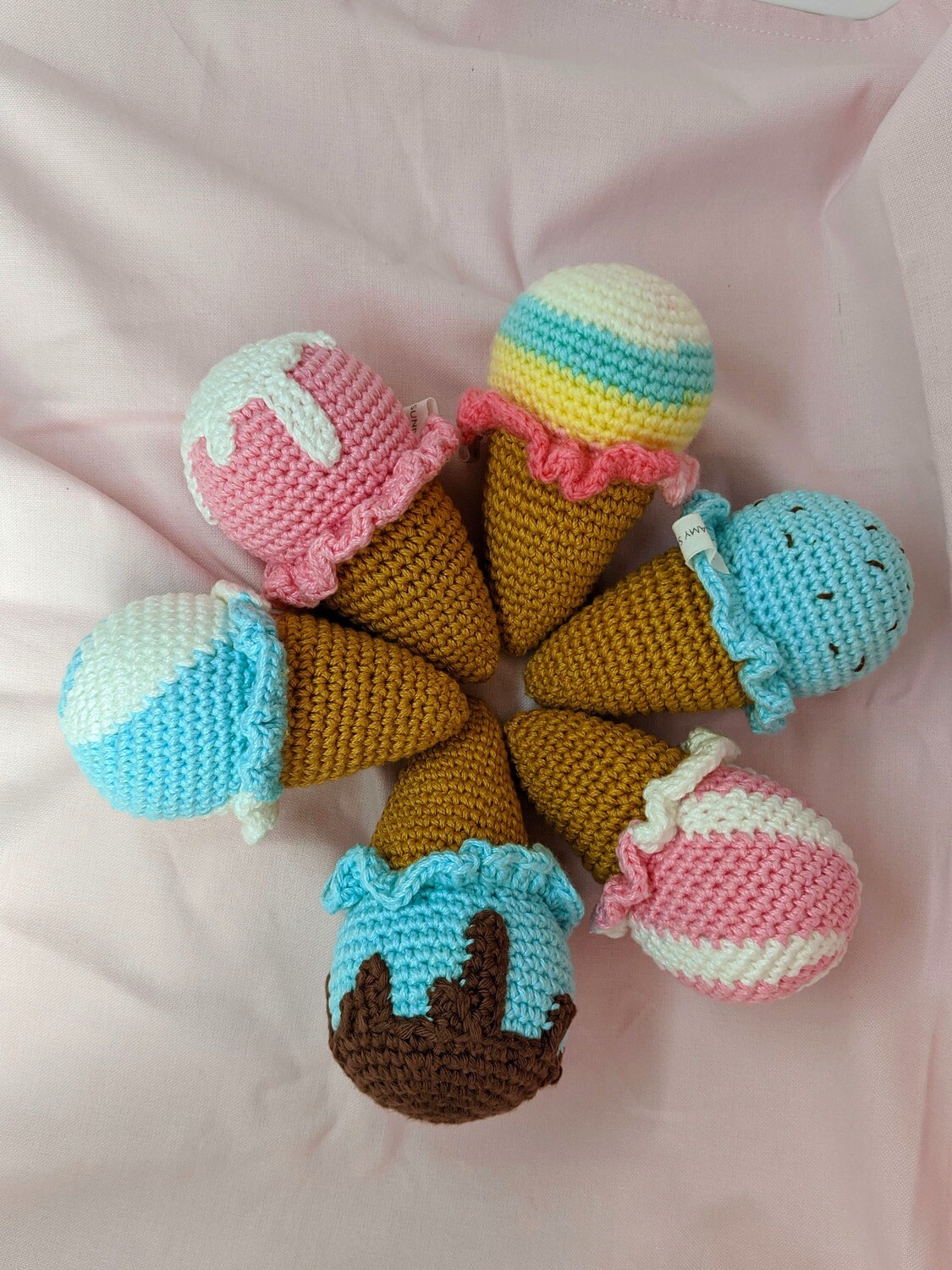 Dreamy creamy rattle cone (Pre-order)