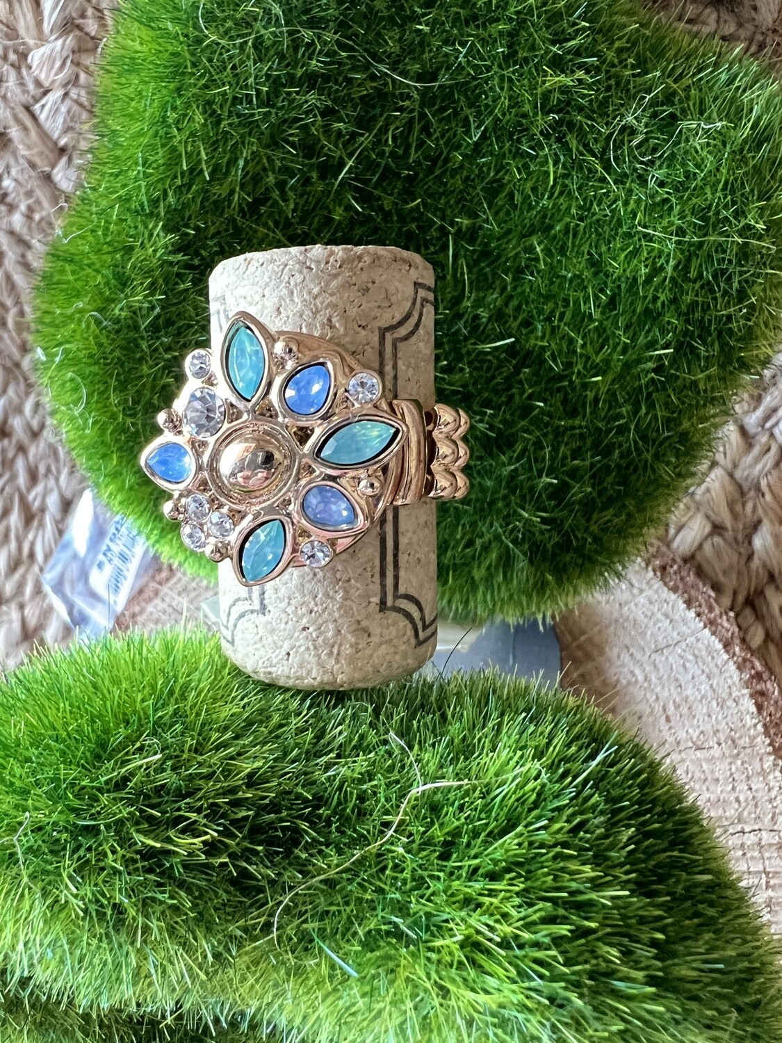 Gold Stretch Ring w. Blue Green Snap