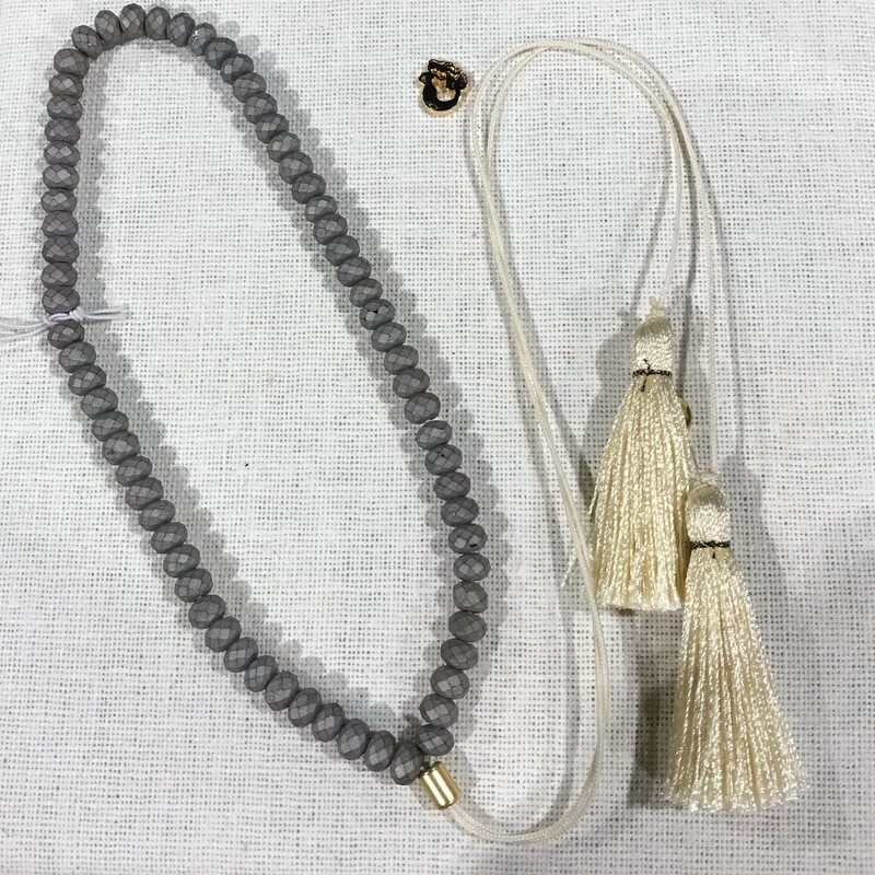 Beaded 30" Grey/cream
