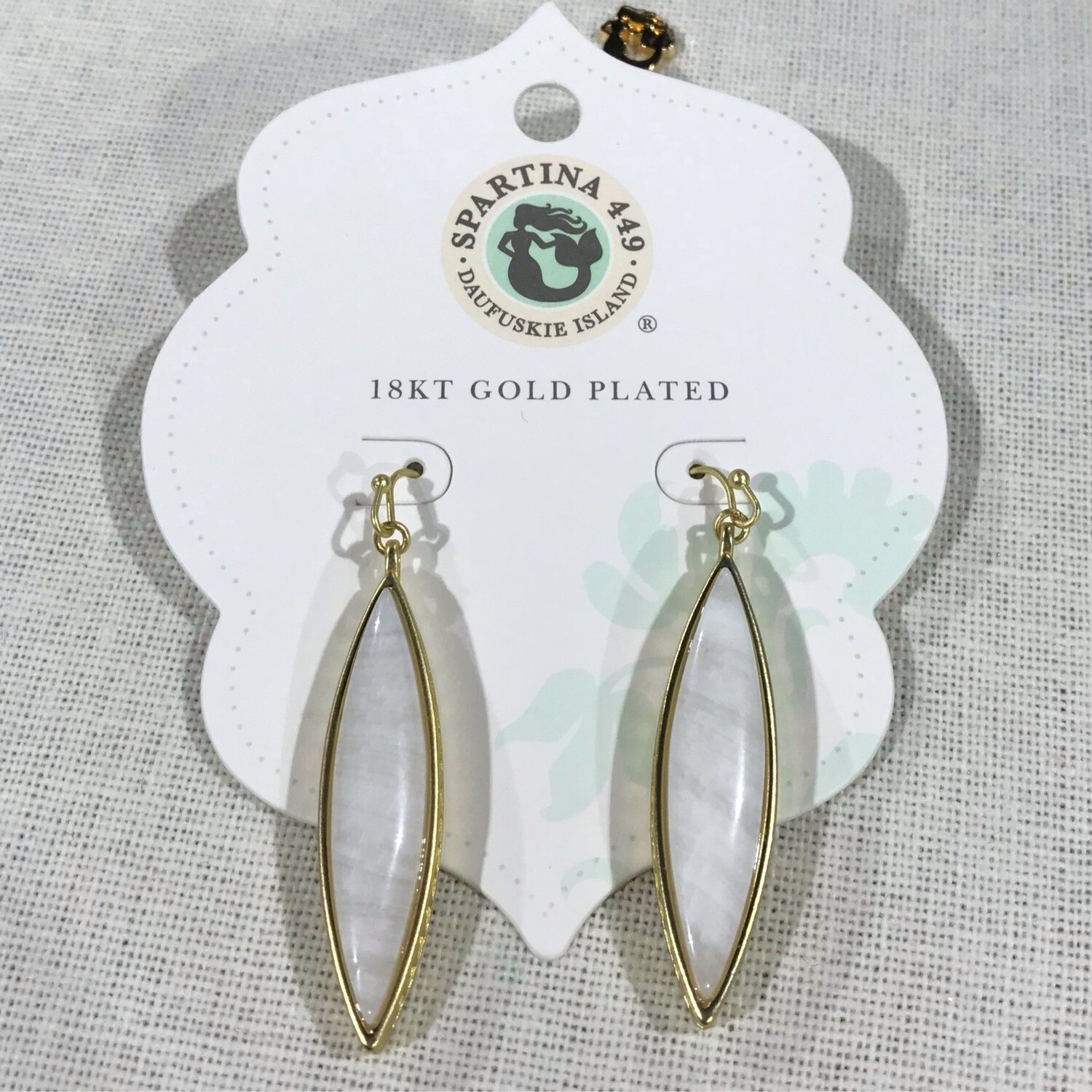 Naia earrings. White