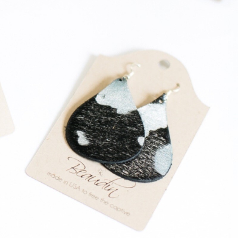 Hershey Earrings. Black/Silver