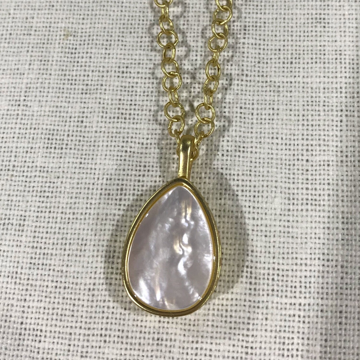Naia teardrop necklace 20”