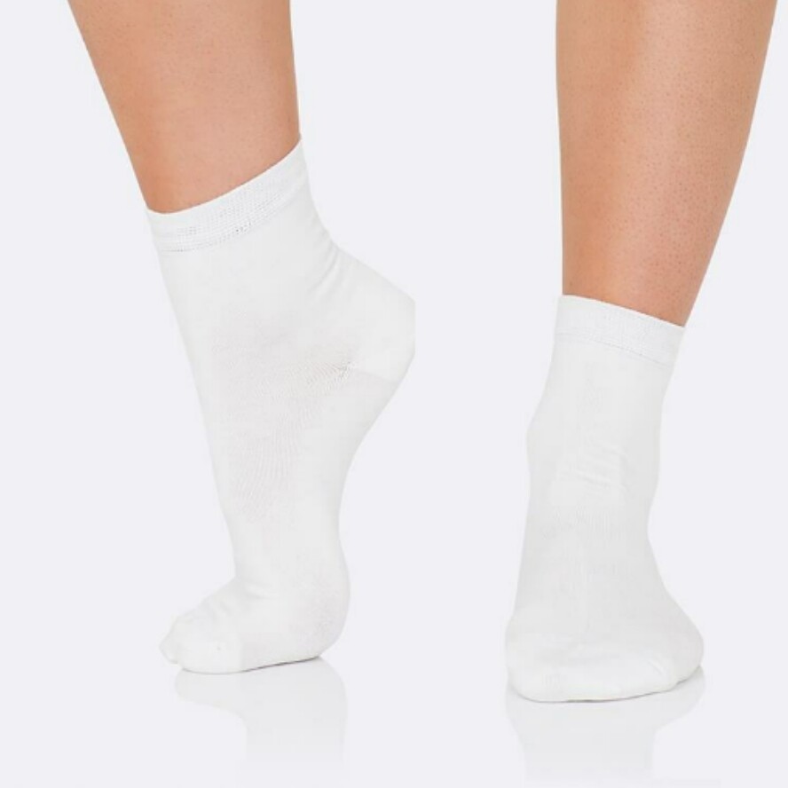 Womens Cushioned Sport Ankle Socks. White