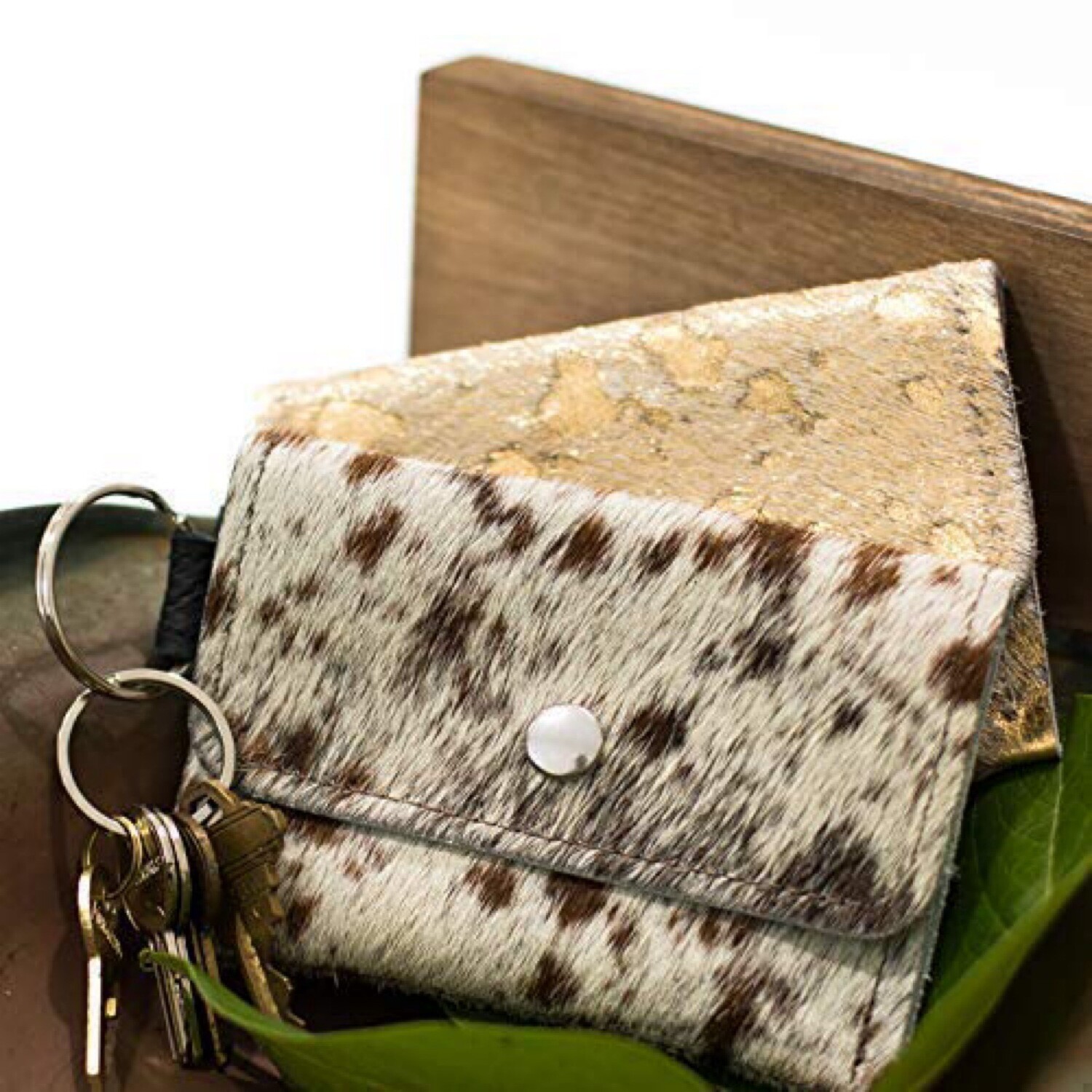Keychain Wallet. Brown/White