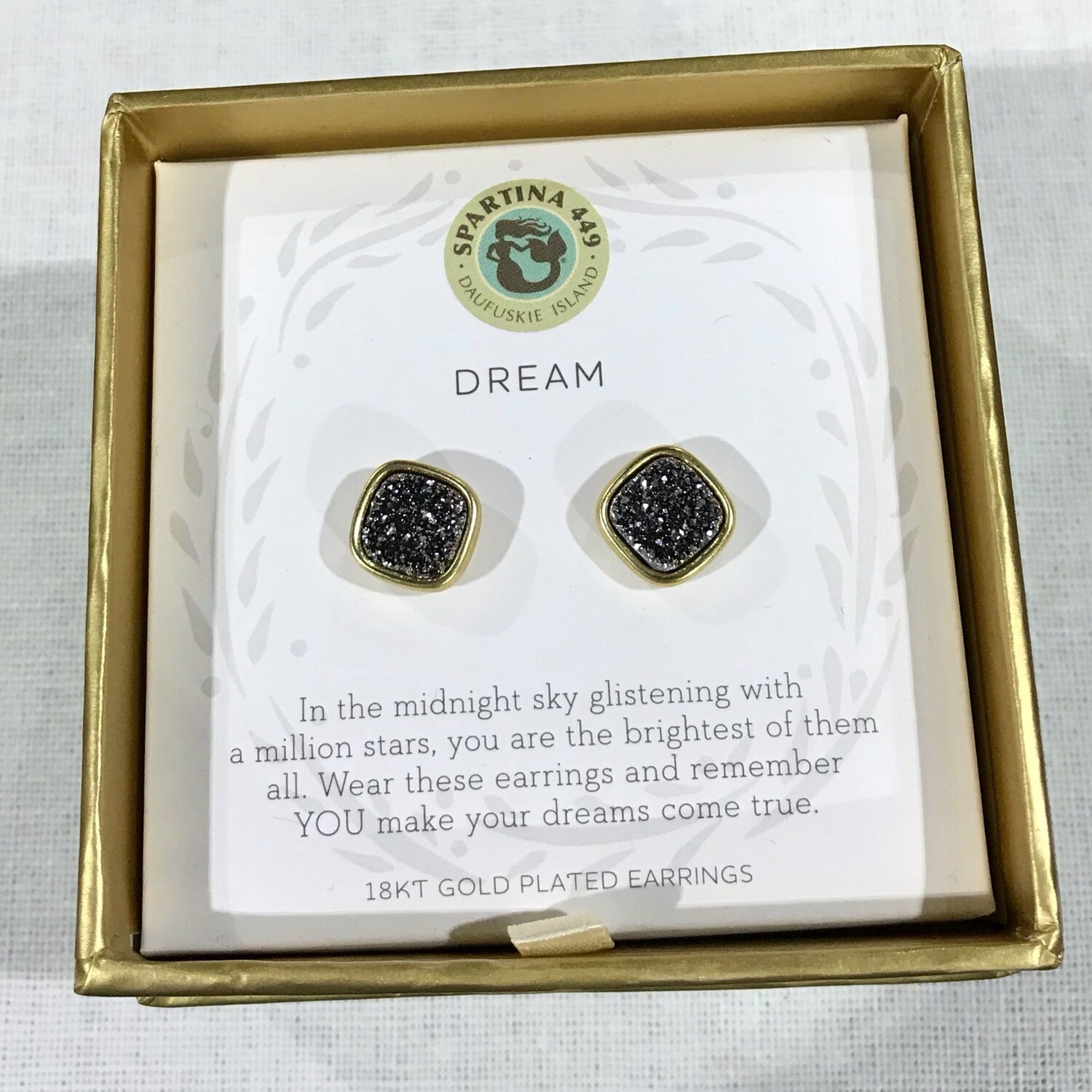 Dream stud earrings