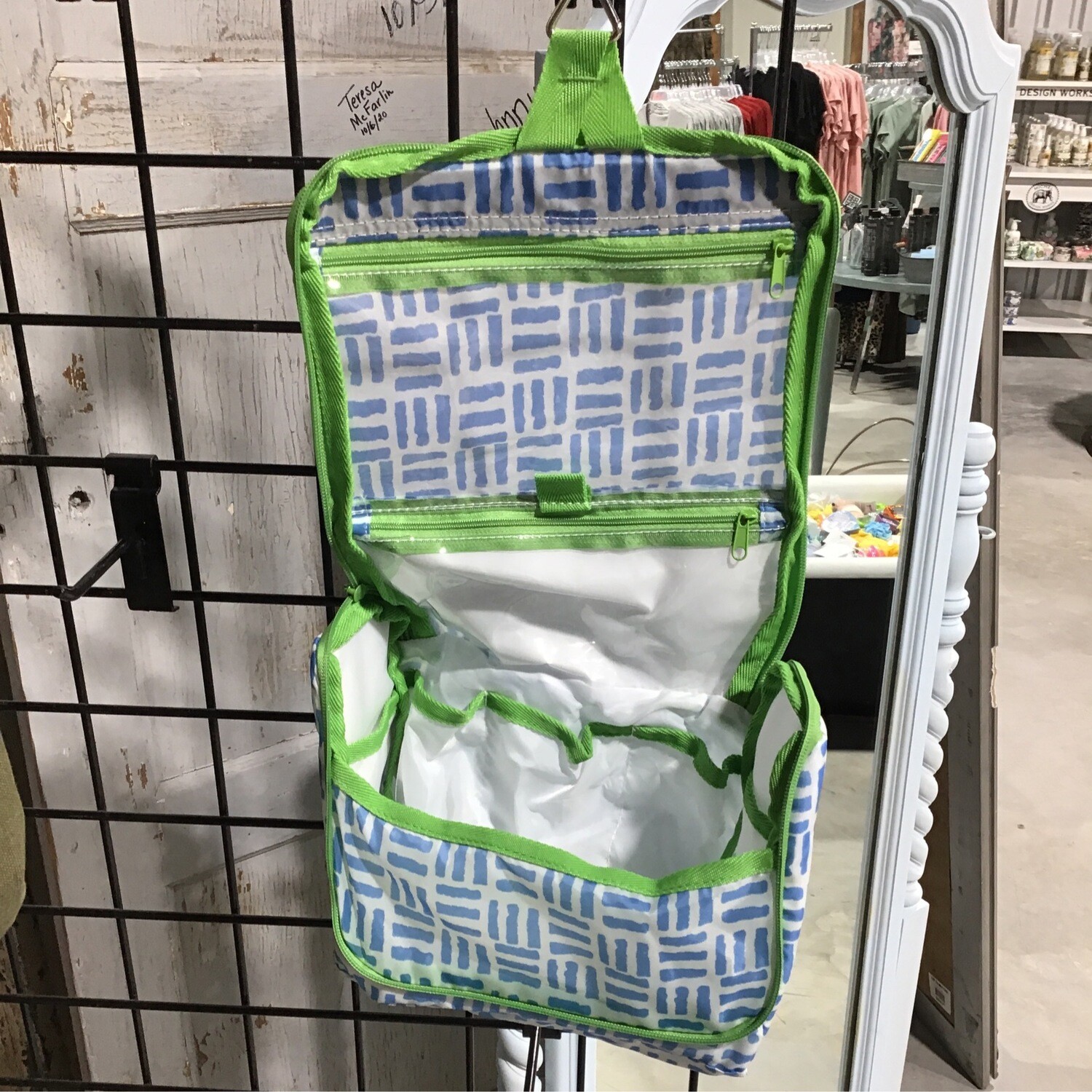 Pillars Hanging Toiletry Bag
