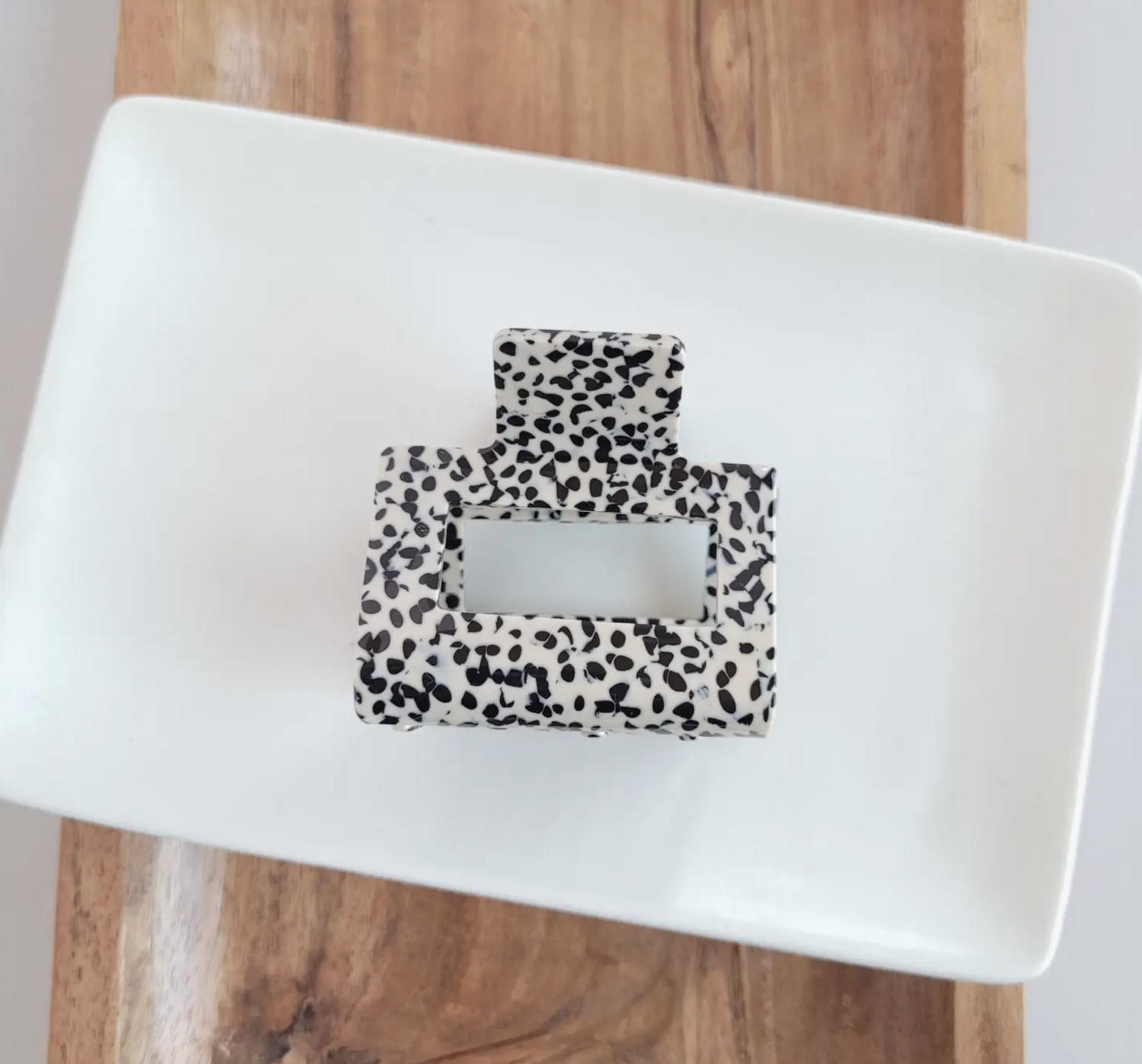 CARLY HAIR CLAW - BLACK DOT
