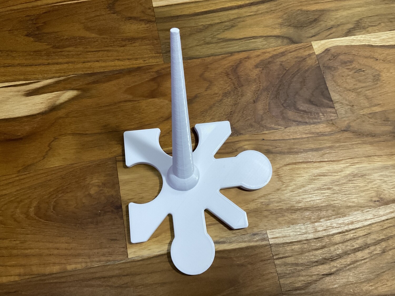Spool holder with 3 screw holes