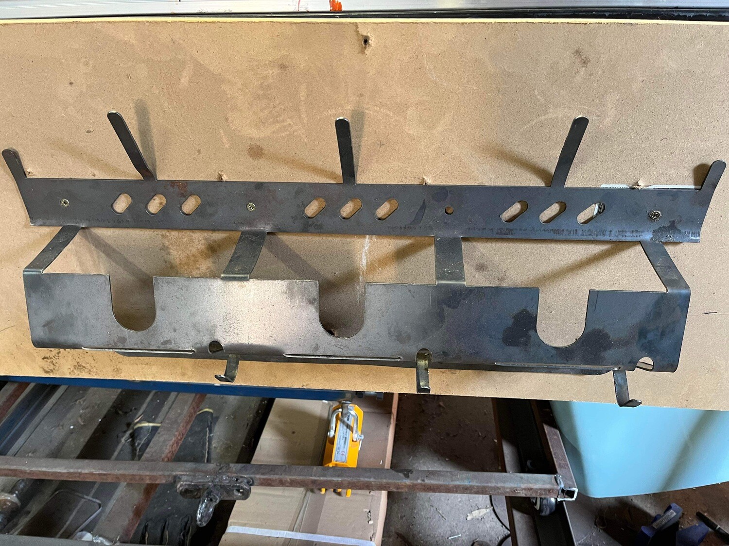 grinder holder holds 3
