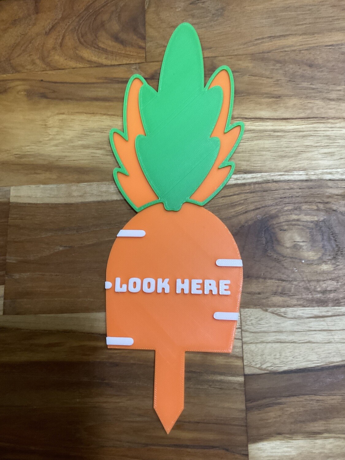 ​Look here carrot sign