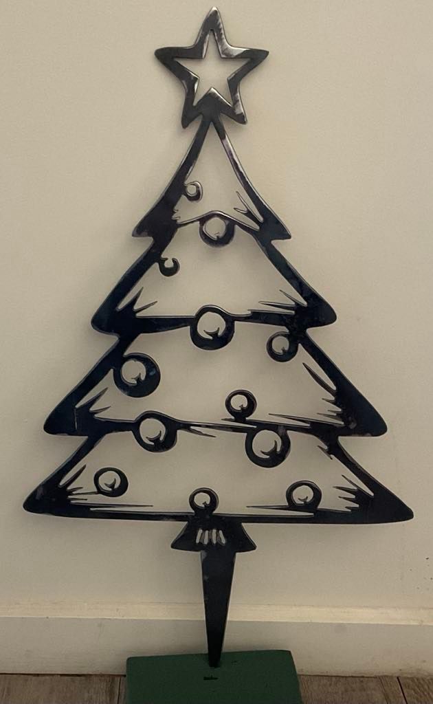 Xmas tree with spike cnc cut