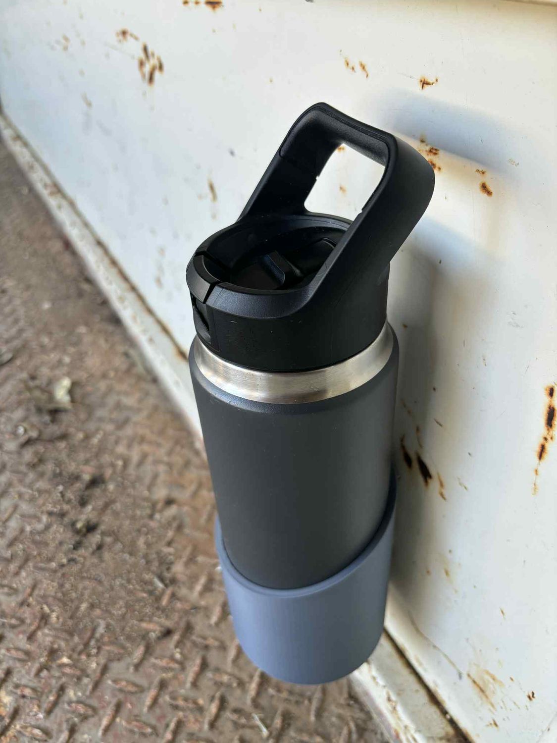 Magnetic 26oz Yeti insulated bottle holder