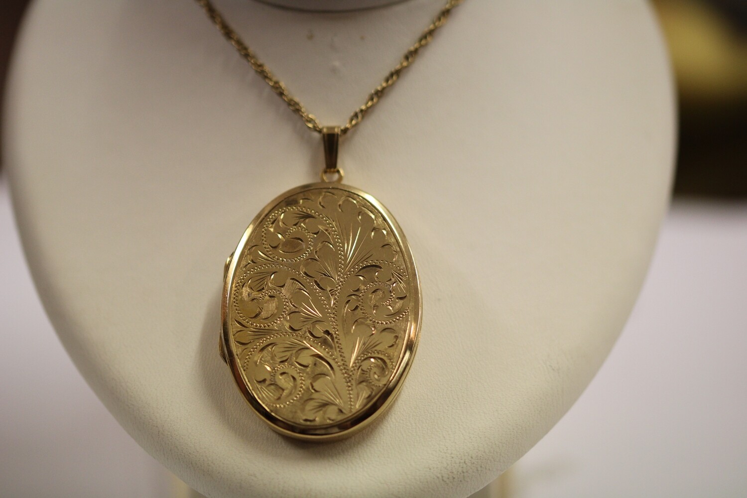 New 9ct Yellow Gold Fancy Locket With Chain
