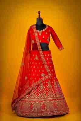 Heavy Bridal Wear Raw Silk Lehenga In Red