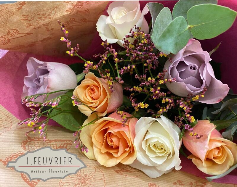 La Brassée de roses multicolores