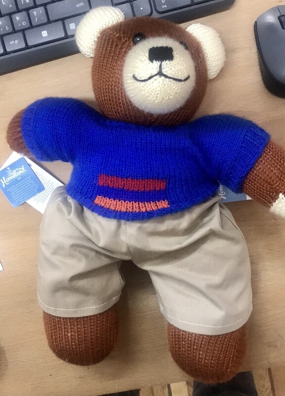 Bamse med klær. Armensk flagg på genser