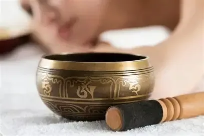 Massage aux bols chantants
