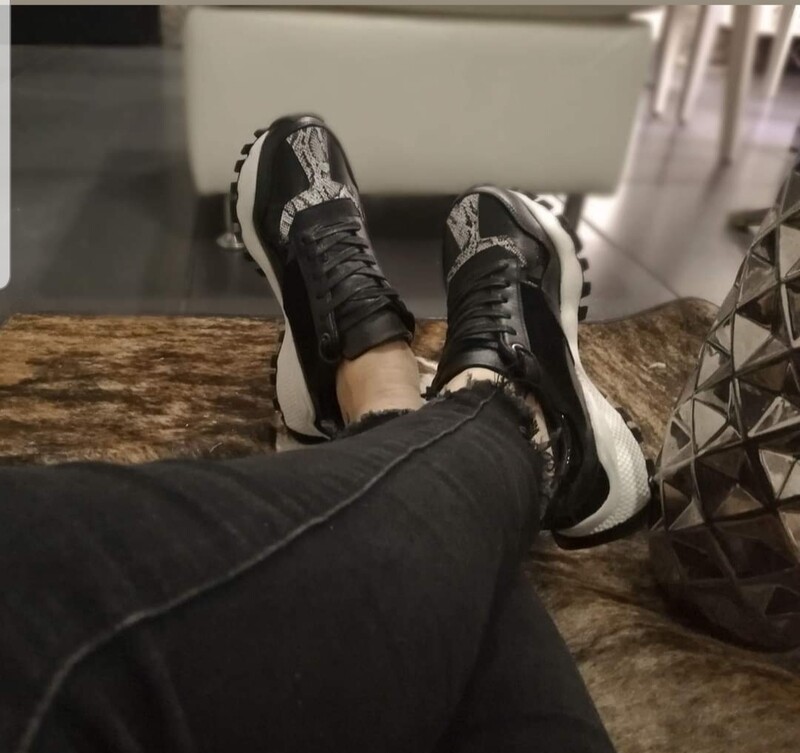 Tenis en Cuero