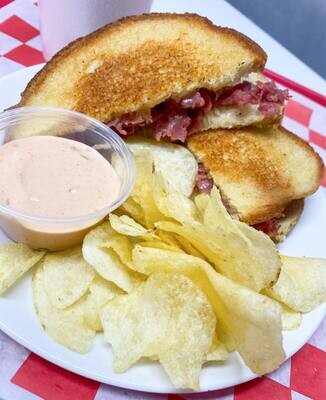 Reuben, Chips &amp; Drink