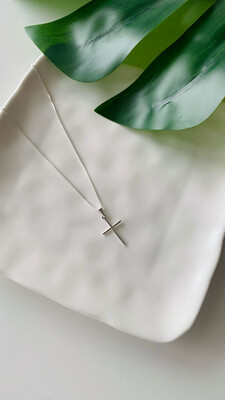 Colar Crucifixo Delicado Prata