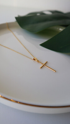 Gargantilha Crucifixo Delicado