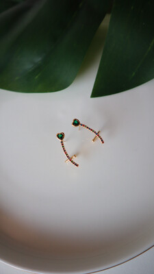 Ear Cuff Delicado Coração Esmeralda