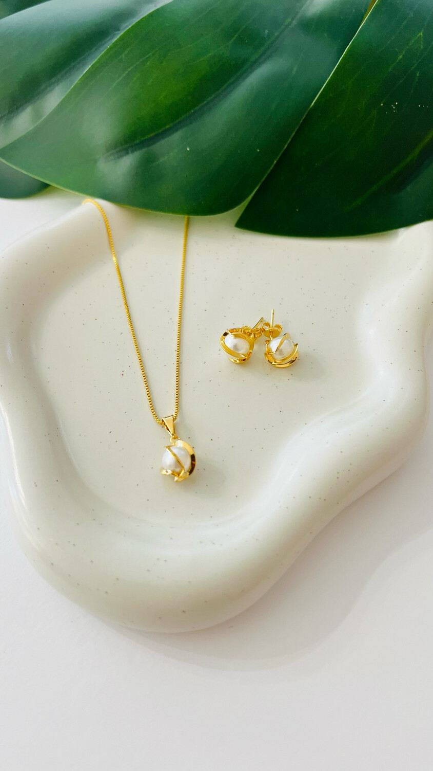 Conjunto Pérola Detalhe Dourado