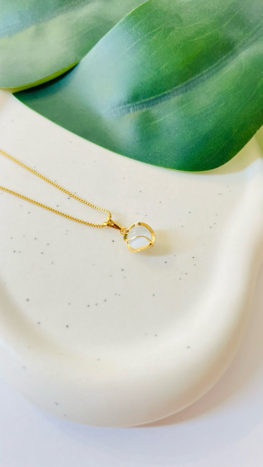 Colar Pedra da Lua Detalhe Dourado