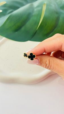 Brinco Flor Negra