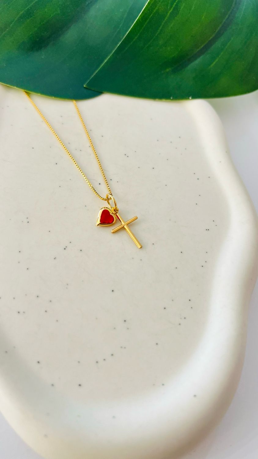 Gargantilha Crucifixo Coração Rubi
