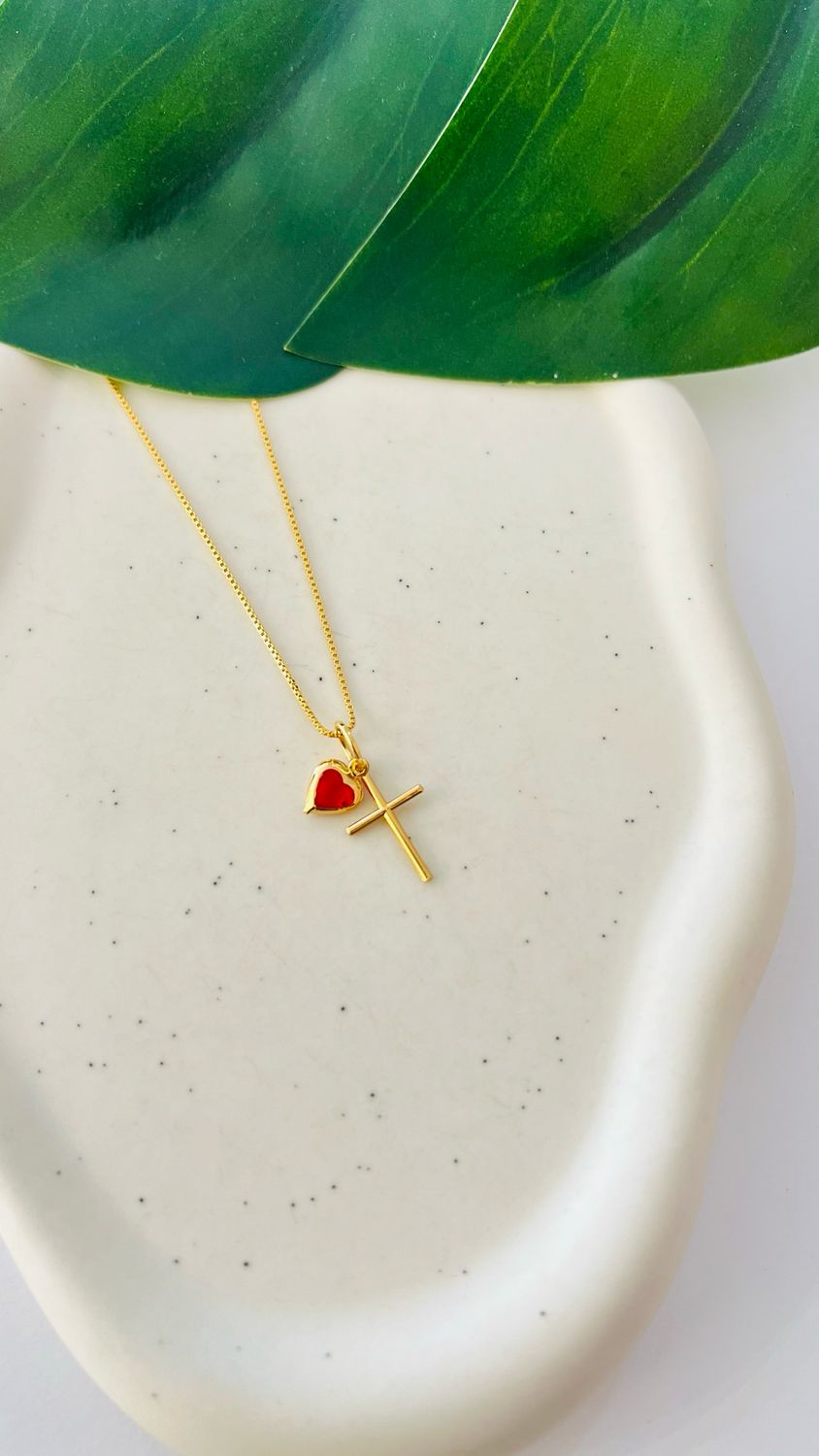 Gargantilha Crucifixo Coração Rubi