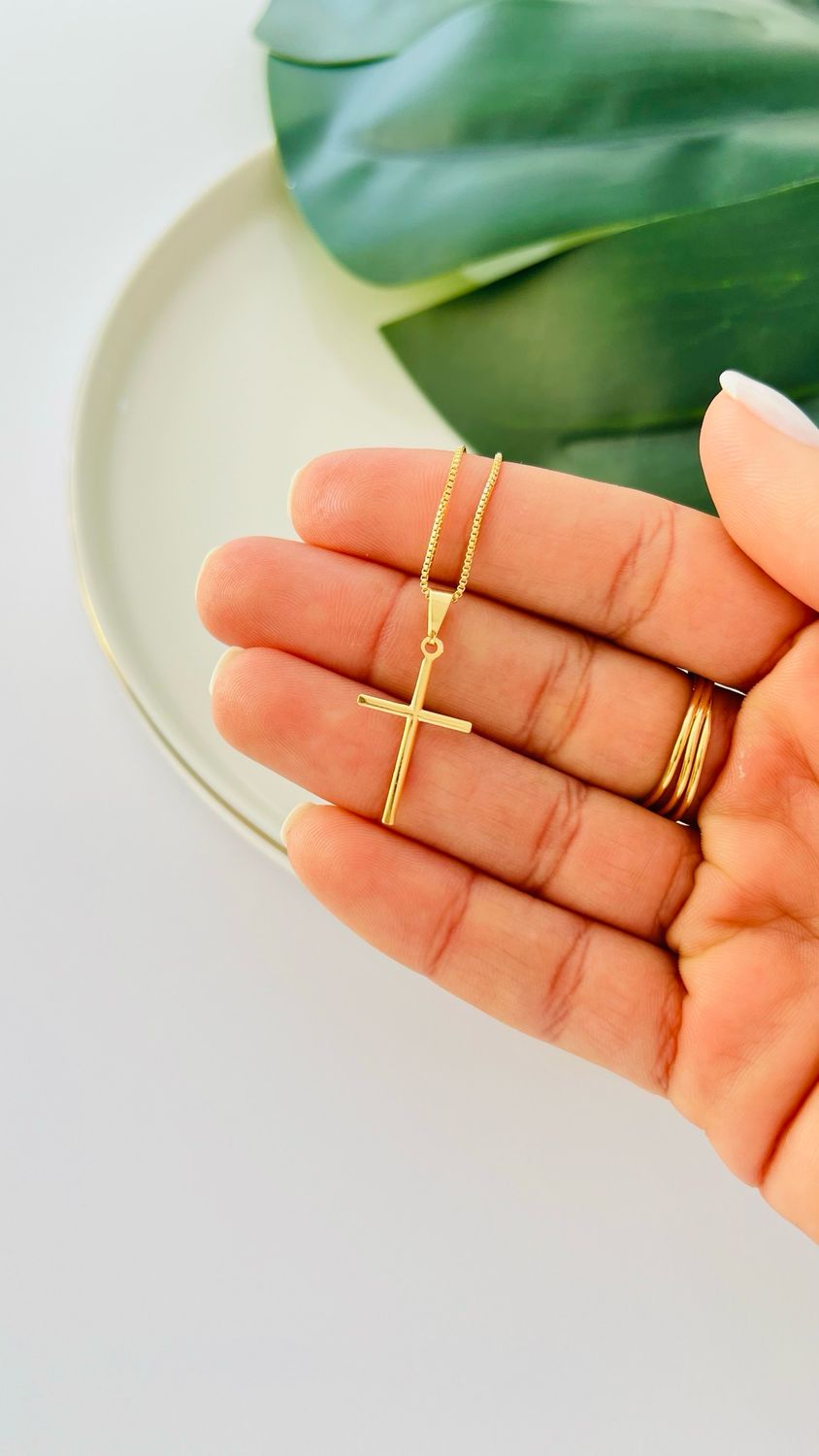 Colar Crucifixo Clássico