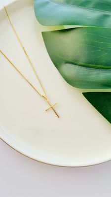 Colar Crucifixo Clássico