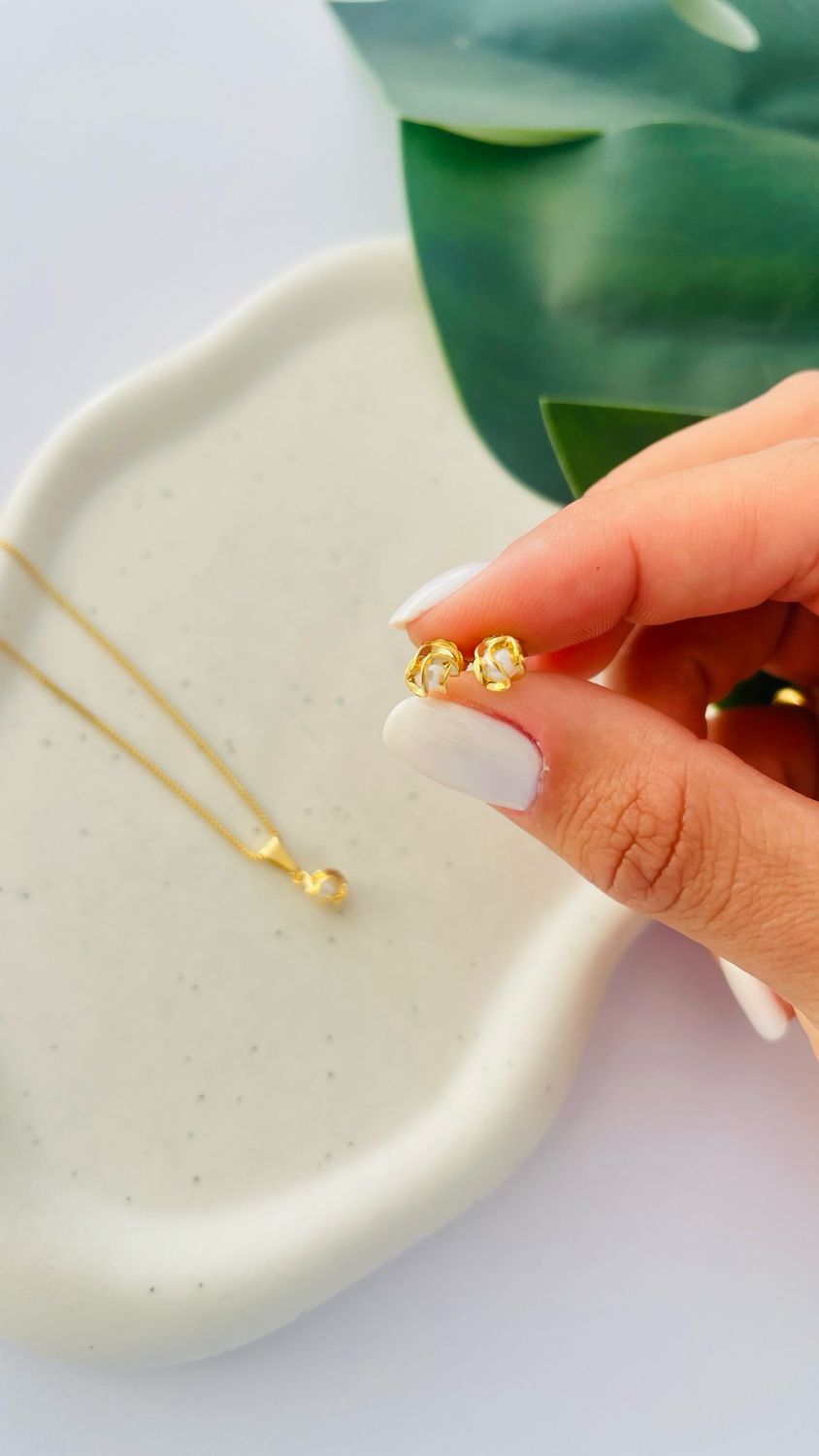 Conjunto Delicado Pérola Detalhe dourado