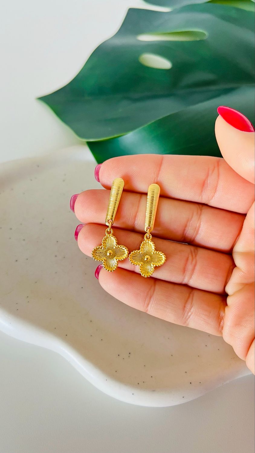 Brinco Hoops Pendente Flor