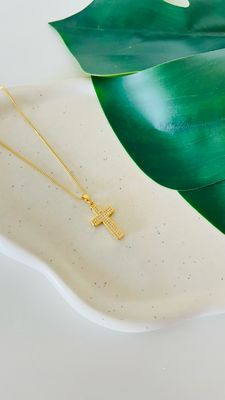 Colar Crucifixo Cravejado