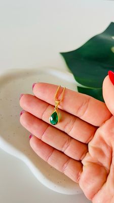 Gargantilha Gota Esmeralda