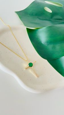 Colar Crucifixo Esmeralda